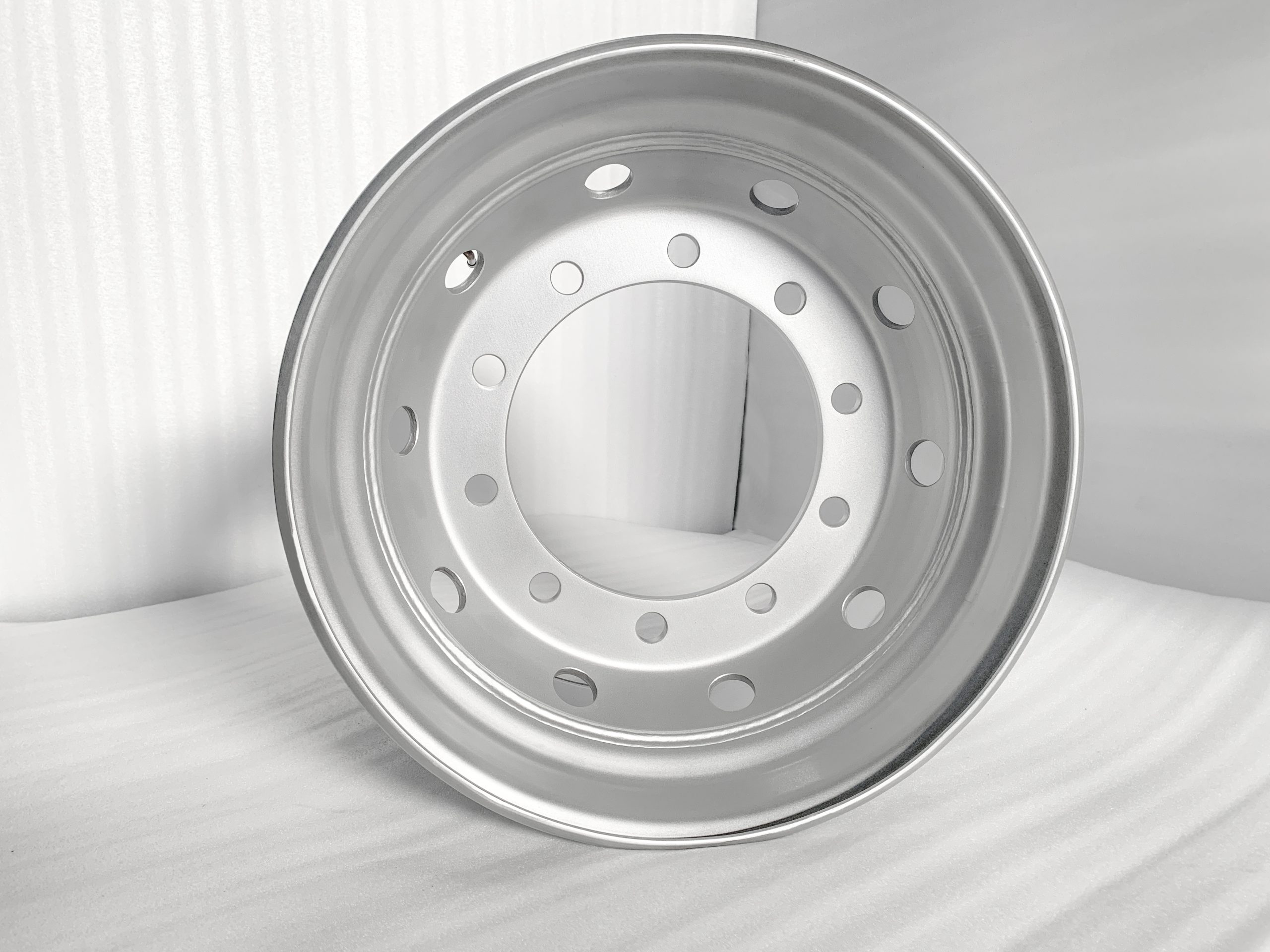 Best quality tubeless steel wheel 22.5*11.75 for tires 15R22.5 385/65R22.5
