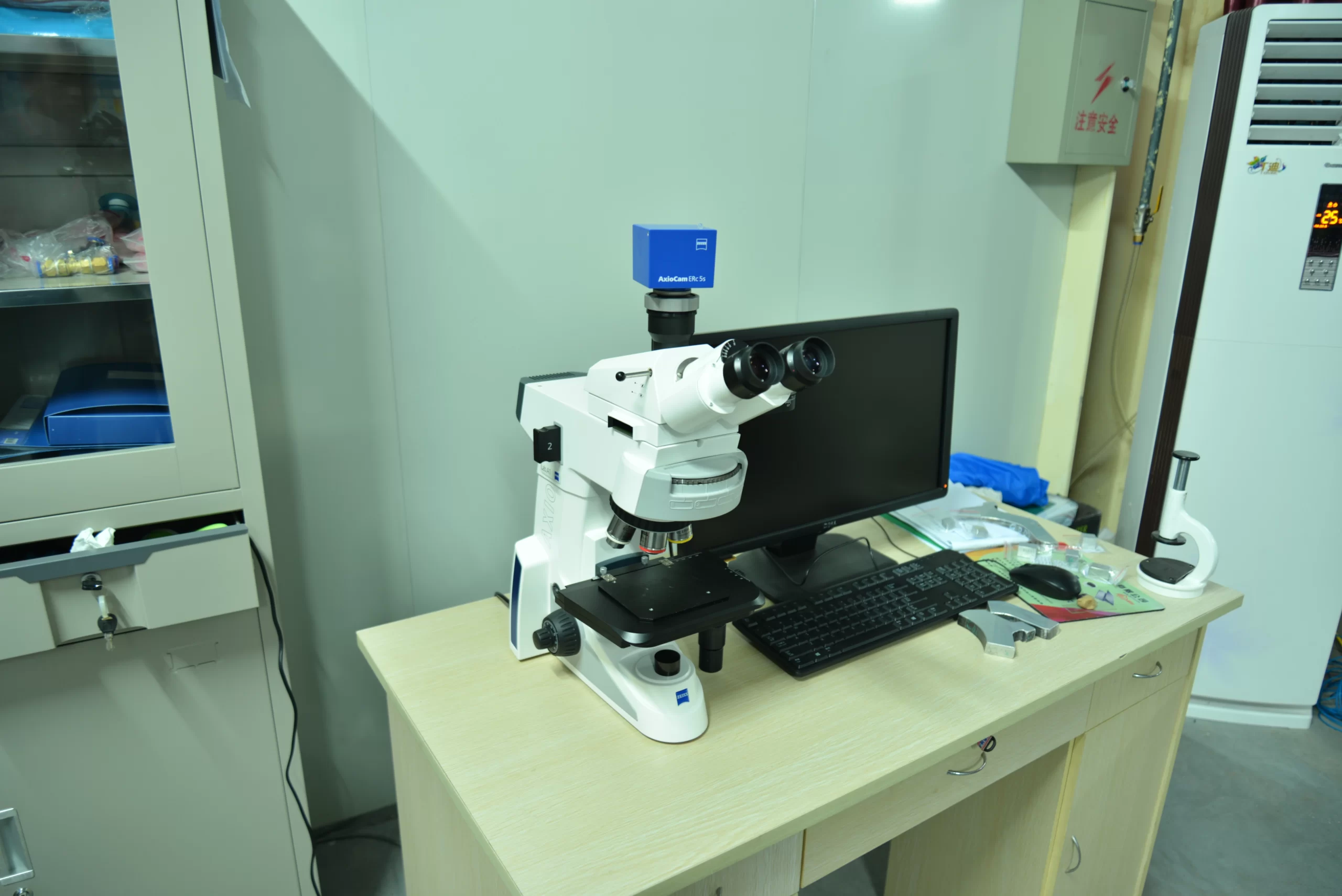 Metallographic microscope